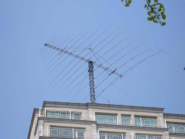 Log_Periodic_Antenna_02.jpg