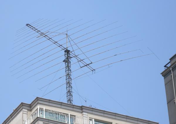 Log_Periodic_Antenna_03.jpg
