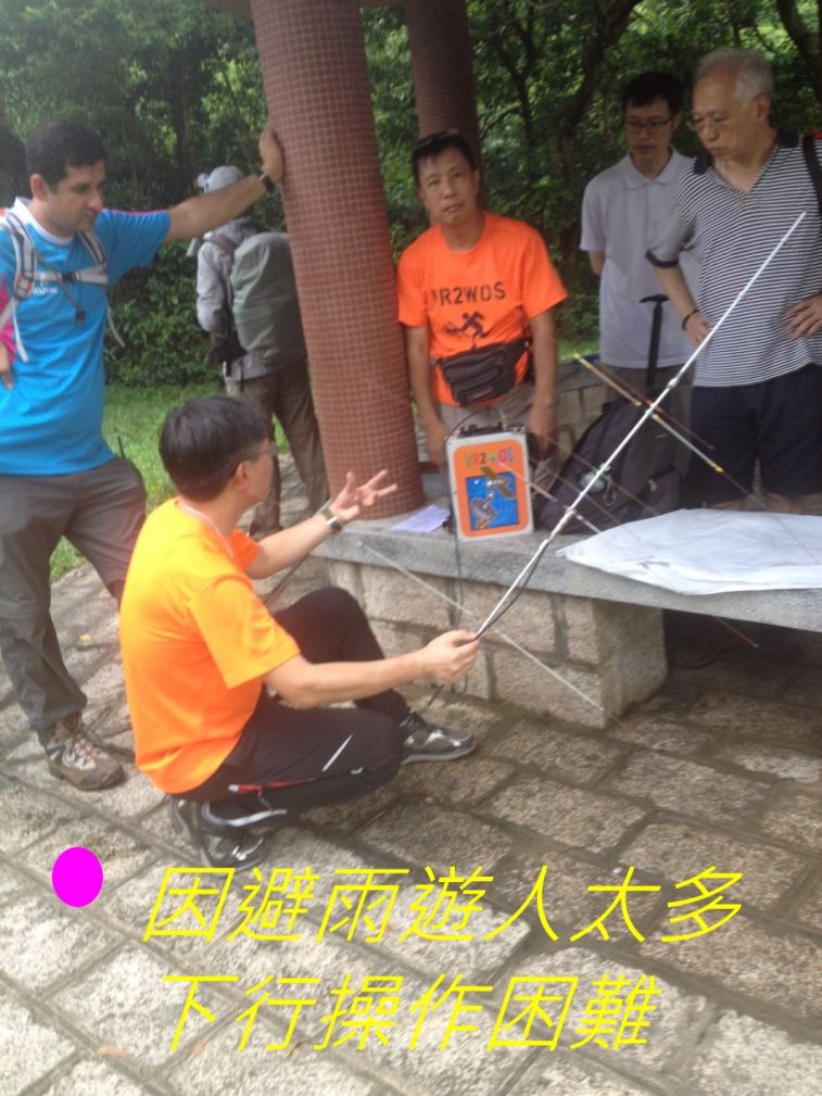 0-06,, 因避雨遊人太多.jpg