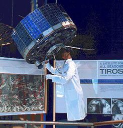Tiros_satellite_navitar.jpg